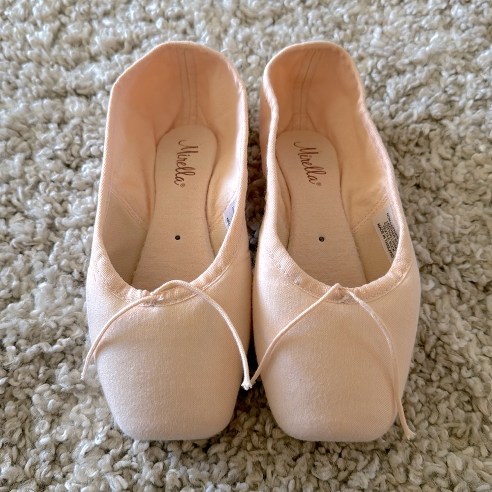 Mirella Whisper Pointe Shoes - Canvas version